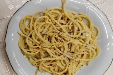 spageti_z_serem_i_z_pieprzem-450x300